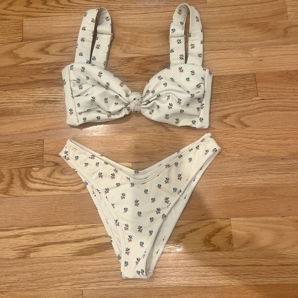 Montce bikini.